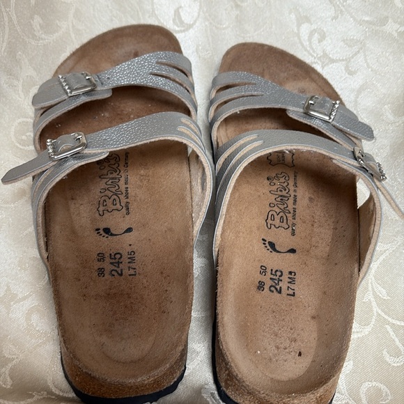Birkenstock Metallic Silver Sandals Sz 7 - Picture 2 of 9